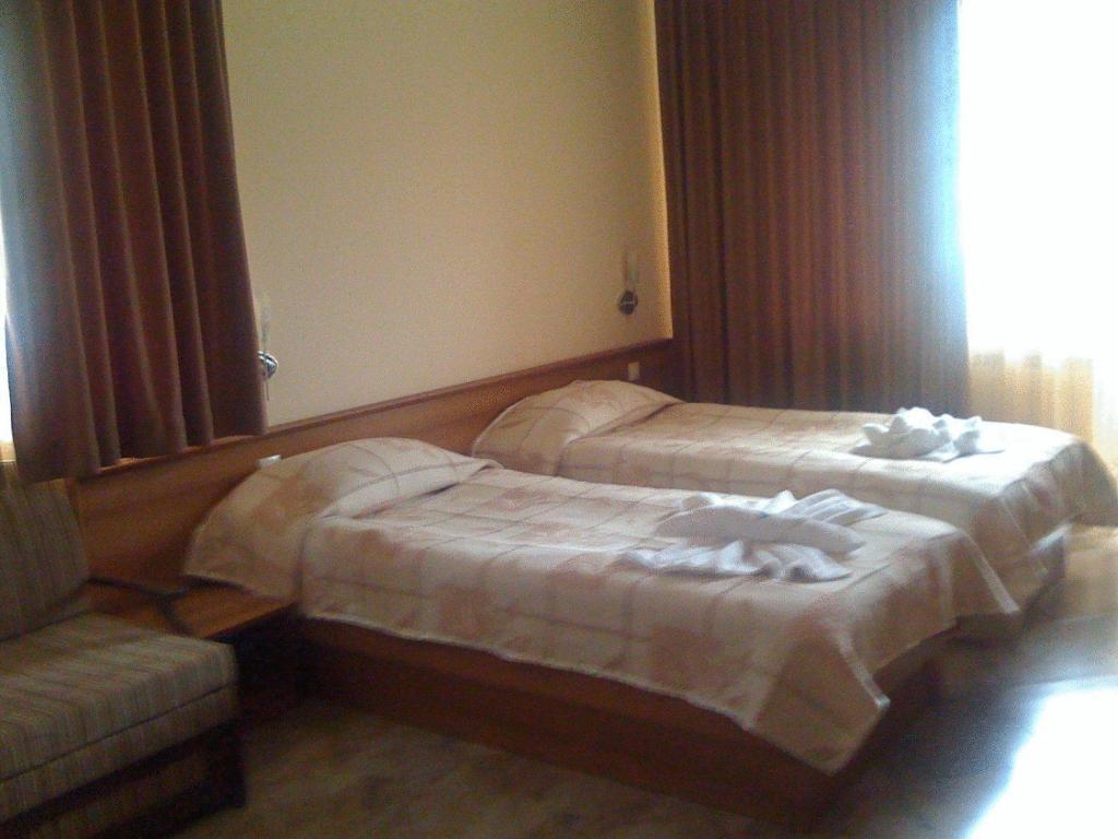 Family Hotel Yola Tsjepelare Buitenkant foto
